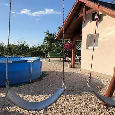 Málna Mondta! Apartman Balatoni Panorámával