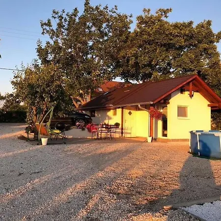 Málna Mondta! Apartman Balatoni Panorámával Apartman *